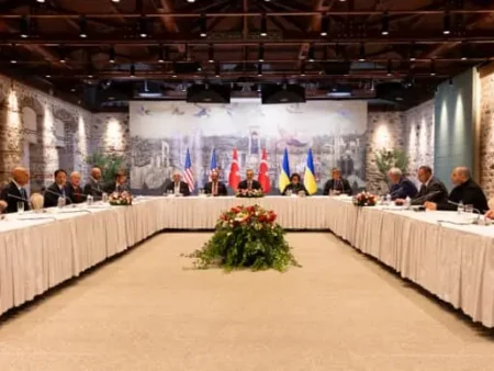 Переговори між Україною та Росією у Стамбулі припинили через нереальні умови з боку РФ — ЗМІ