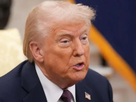 Трамп запропонував Україні та Росії 30-денне “безумовне припинення вогню” і попередив про санкції