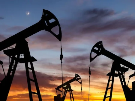 ОПЕК йде на нафтовий прорив: картель різко нарощує видобуток — ЗМІ