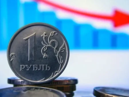 Росія маскує економічну кризу і проїдає резерви – звіт Служби зовнішньої розвідки України