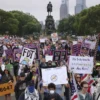 “Ні тиранії”: у США десятки тисяч протестують проти курсу Трампа