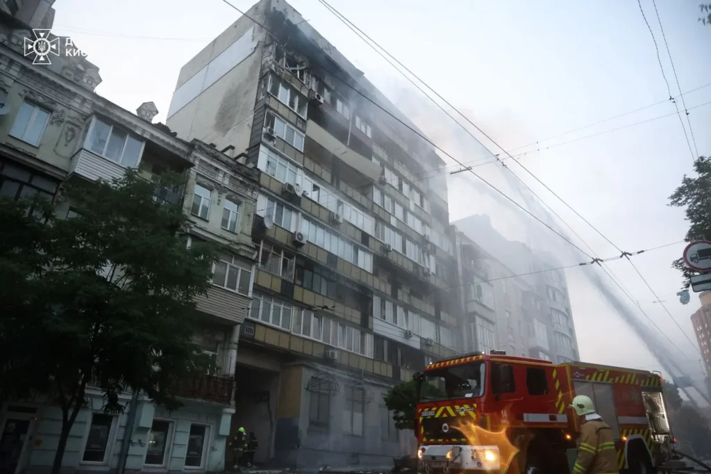 Київ у вогні - Шахеди, загиблі, поранені й дим над містом