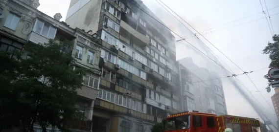 Київ у вогні: “Шахеди”, загиблі, поранені й дим над містом