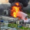Пожежа на НПЗ “Лукойлу” після атаки БПЛА: деталі нічної операції в Росії