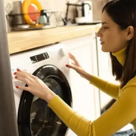 Чому прання при 40°C може зіпсувати одяг і не захистити від бактерій