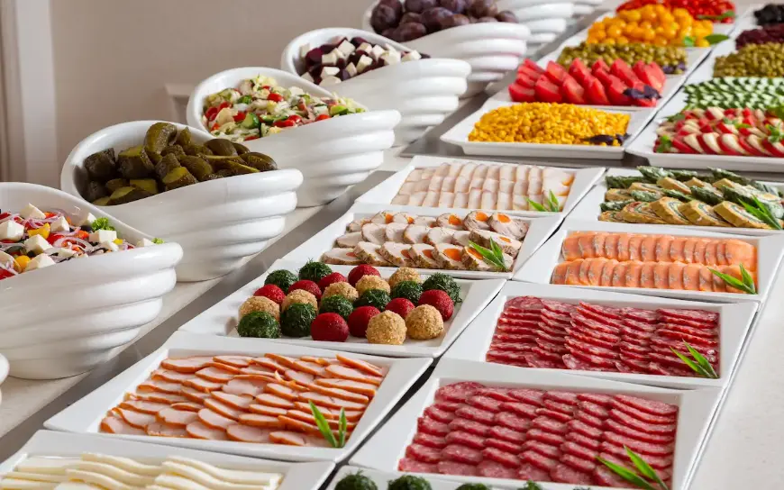 Кінець шведському столу - як готелі переходять на новий формат сніданків