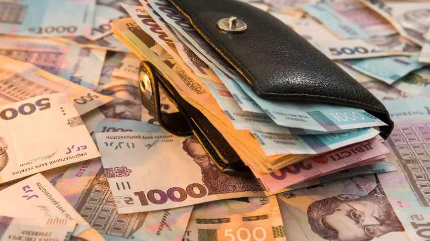 Скільки треба заробляти в Україні, щоб вистачало не лише на їжу й комуналку