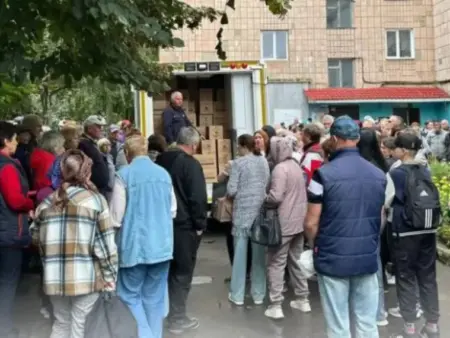 На Рівненщині переселенці отримали 600 наборів: як громада підтримує тих, хто втратив дім